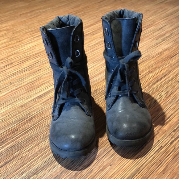 Roxy Boots - Picture 3 of 5